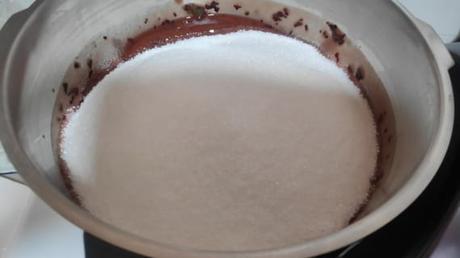 Ponemos el resto del azúcar y lo cocinamos