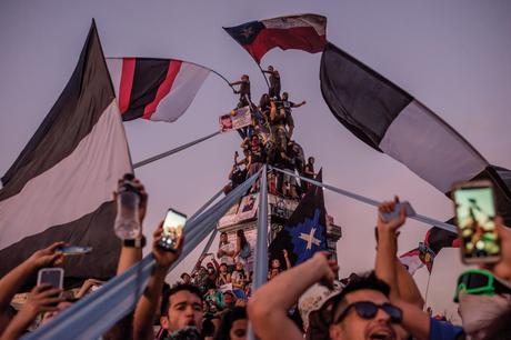 Atrapados, Entre la Derecha que no Quiere y la Izquierda que no Puede Atrapados, Entre la Derecha que no Quiere y la Izquierda que no Puede