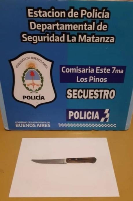 Padre de una joven atacó con un cuchillo al hombre que tatuó a su hija sin su consentimiento