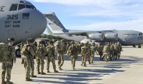 El Pentágono autoriza el despliegue de mil tropas adicionales en Afganistán para ayudar con las evacuaciones