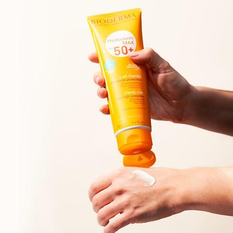 Bioderma Photoderm Max SPF50+ Leche Familiar para proteger del sol a toda la familia