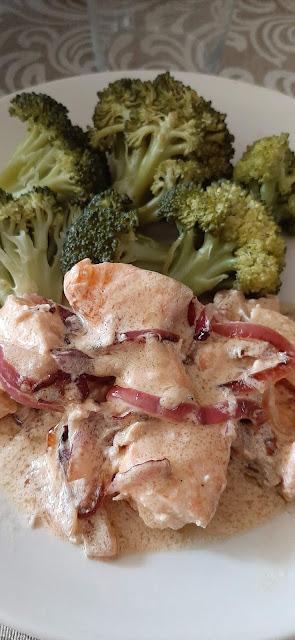 SALMON EN SALSA DE NATA AGRIA