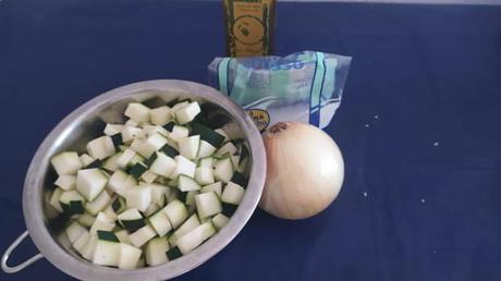 Los ingredientes necesarios para hacer una tortilla de calabacín