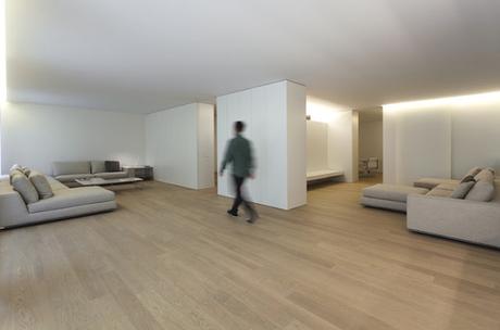 Casa Remodelada en Estilo Minimalista en Valencia