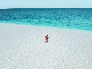 Reseña|| A la sombra del arcoíris- Elena Castillo Reseña|| A la sombra del arcoíris- Elena Castillo