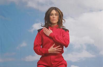 Maika Makovski - Reaching out to you (feat. Howe Gelb) (2021)