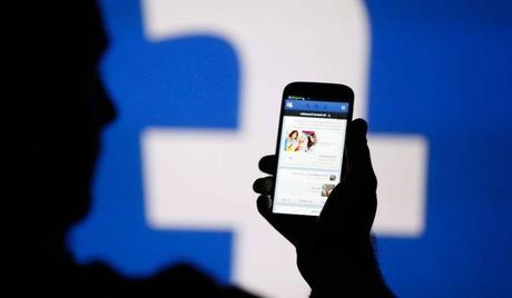 Facebook prohíbe mostrar apoyo hacia los talibanes, por ser considerados terroristas