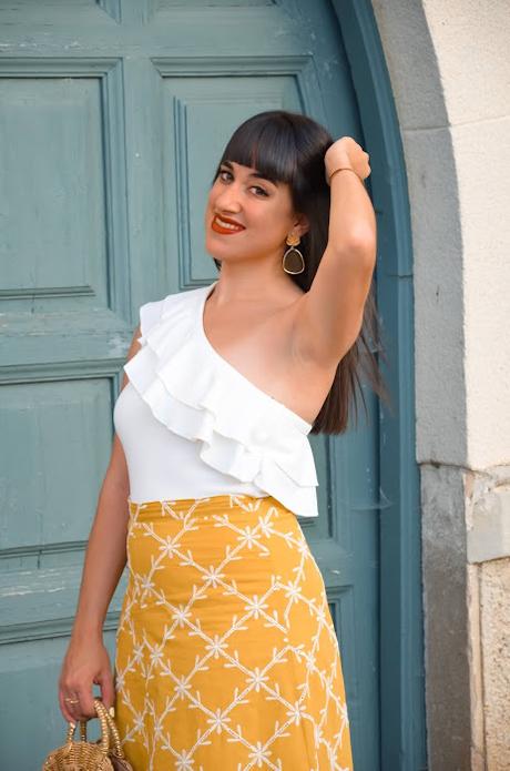 Falda bordada mostaza