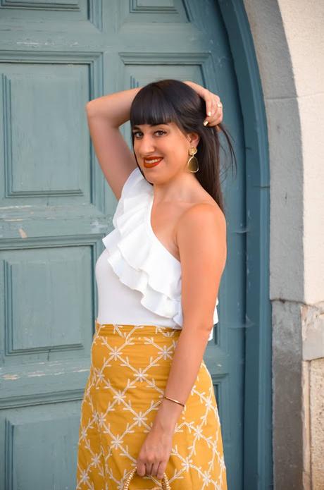 Falda bordada mostaza
