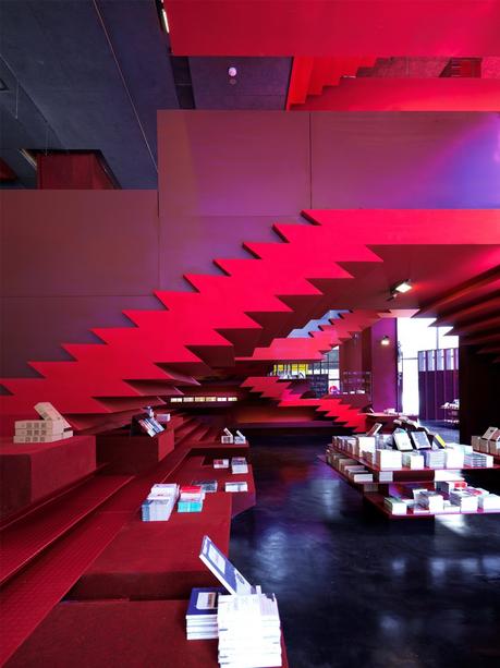 El universo exponencial de One Plus Partnership PAGE-003A-10