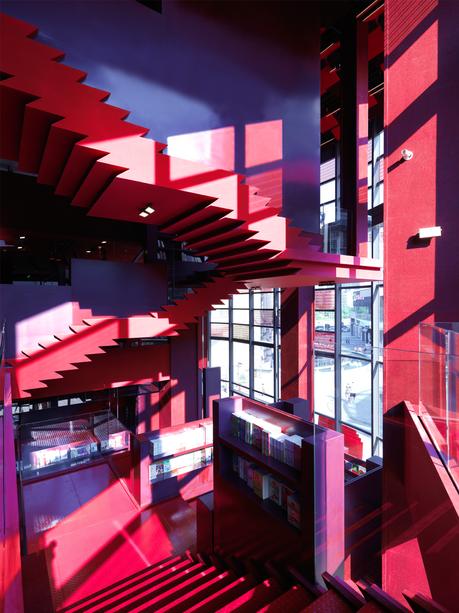 El universo exponencial de One Plus Partnership PAGE-004A-9