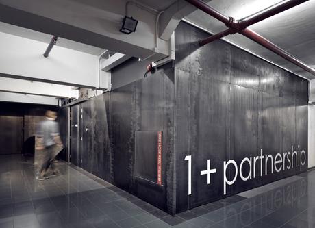 El universo exponencial de One Plus Partnership PAGE-001-8