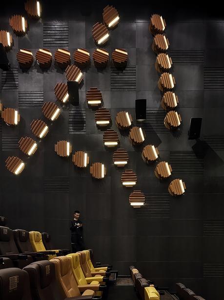 El universo exponencial de One Plus Partnership 08-1