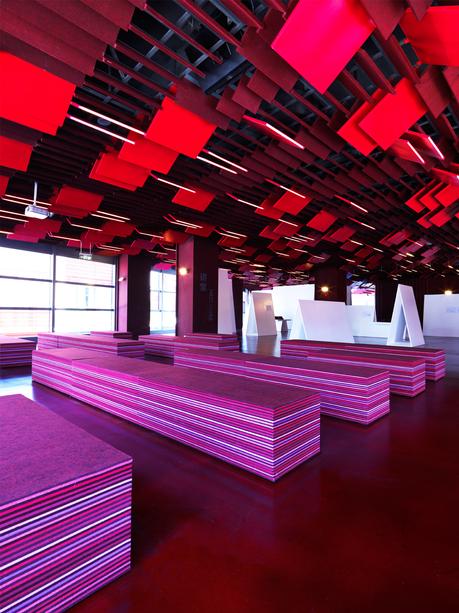 El universo exponencial de One Plus Partnership PAGE-009B-2