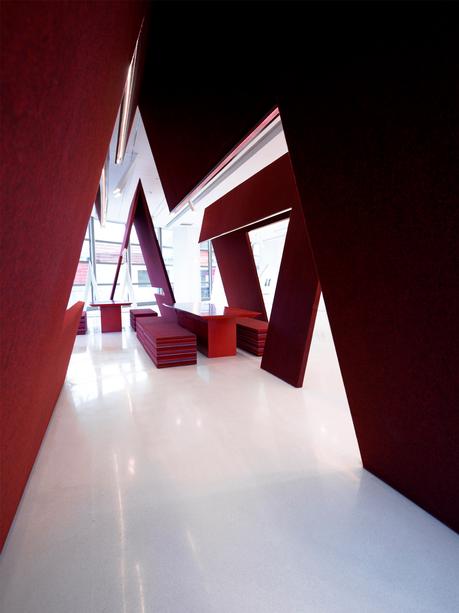 El universo exponencial de One Plus Partnership PAGE-0013A