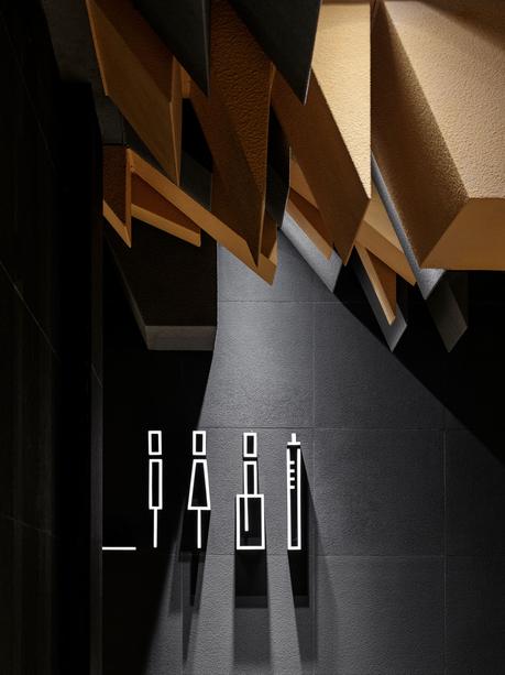 El universo exponencial de One Plus Partnership 7A-2