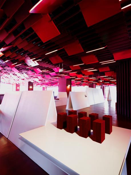 El universo exponencial de One Plus Partnership PAGE-0010B