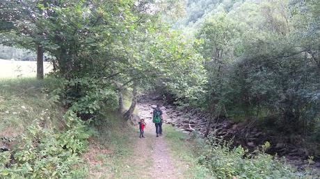 Camino a las Bordes de Noarre Camino a las Bordes de Noarre