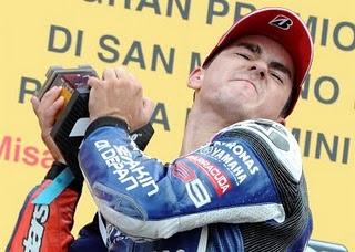 Lorenzo insiste en perseguir su sueño venciendo en Misano