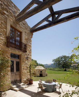 PATIOS RUSTICOS EN FRANCIA