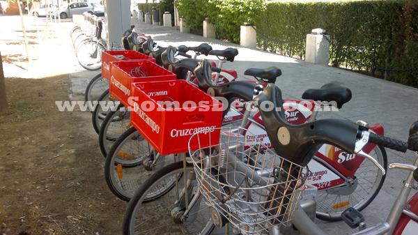 CAMBIA LA CESTA DE LA BICI POR CAJA DE BOTELLINES