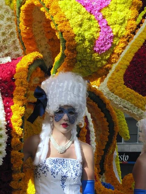 MAGIA Y COLOR EN LA BATALLA DE LAS FLORES DE LAREDO