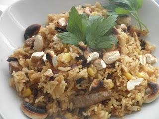Arroz frito con ternera y anacardos