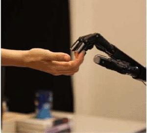 Mano robotica del futuro se aproxima a las capacidades humanas.