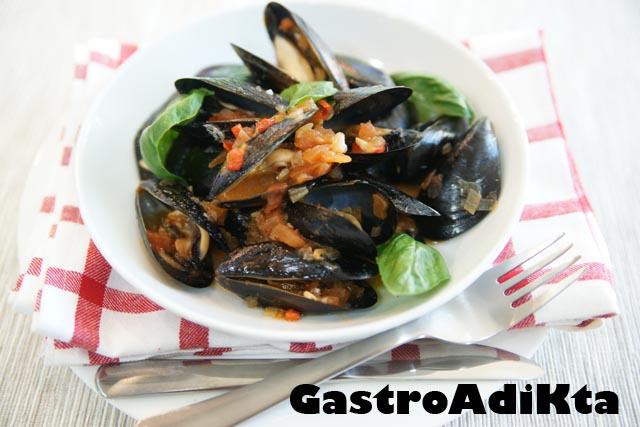 Mejillones con tomate y chile