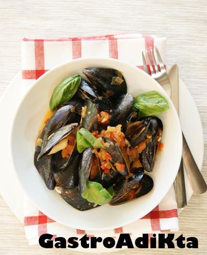 Mejillones con tomate y chile