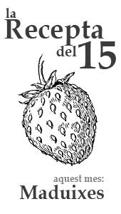 Aperitivos crujientes de parmesano y romero con ensalada de espinacas y fresas