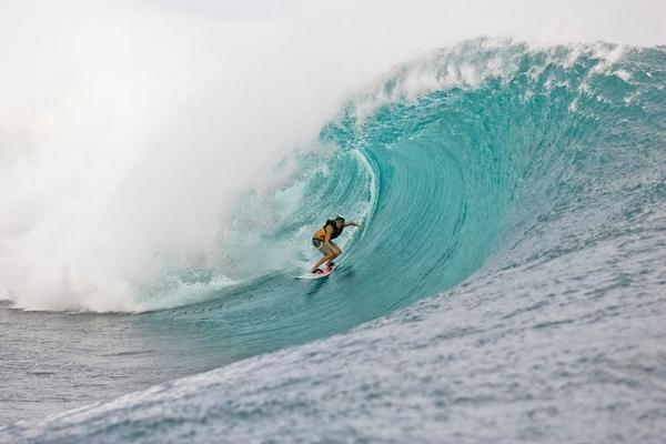 Keala Kennelly sufrió un fatal wipeout en Teahupoo