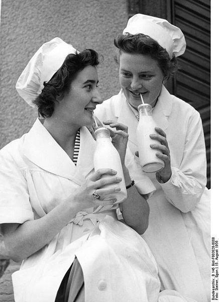 Botellas de leche de vidrio El packaging a través de la historia: Segunda mitad del s.XX (XIV)