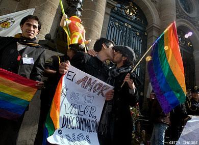Los matrimonios gays no adoptan en México