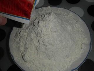 Bizcocho de quesitos y topping crujiente de coco y azúcar moreno