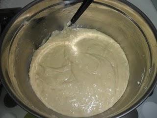 Bizcocho de quesitos y topping crujiente de coco y azúcar moreno