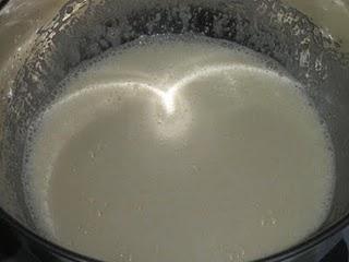 Bizcocho de quesitos y topping crujiente de coco y azúcar moreno