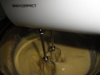 Bizcocho de quesitos y topping crujiente de coco y azúcar moreno