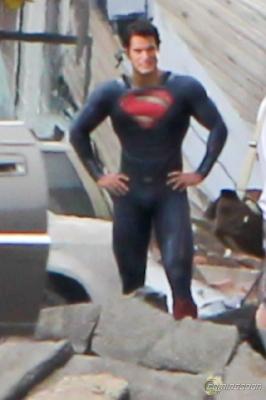 El hombre de acero y los poderosos Vengadores, un vistazo