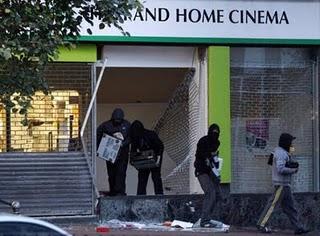 Looting for iPads (Retraplayer - Pharos)