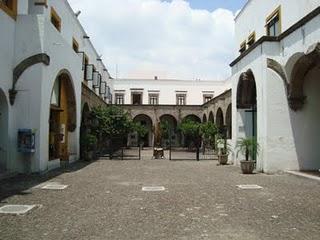 Colectiva con la boca y el pie en el ex Convento del Carmen