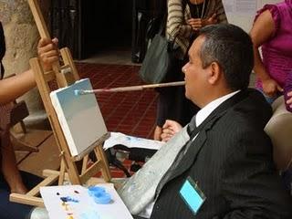 Colectiva con la boca y el pie en el ex Convento del Carmen