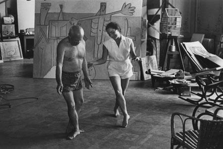 Pablo_Picasso_Jacqueline_bailando_delante_Banistas_Garoupe_1957