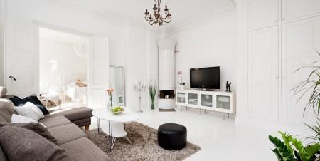 Un piso sueco con encanto sofá chaislonge muebles de ikea muebles de diseño mueble bajo de tv blanco mesa de centro de diseño estilo de decoración nórdico escritorio de ikea diseño de interiores decoración en blanco decoración de interiores comoda de ikea cama de foja blanco