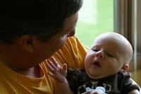 Bebes de hogares bilingües, tienen mentes más ágiles