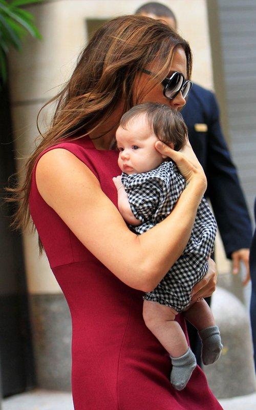 Harper Beckham hace su debut