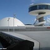 Avilés (Centro Niemeyer) y el Faro de Peñas