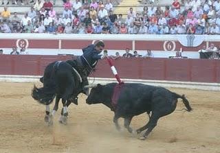 TRIPLE SALIDA A HOMBROS EN EL SEGUNDO FESTEJO DE LA FERIA DEL VALLE