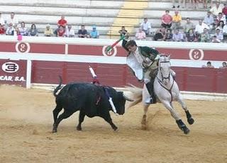 TRIPLE SALIDA A HOMBROS EN EL SEGUNDO FESTEJO DE LA FERIA DEL VALLE