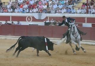 TRIPLE SALIDA A HOMBROS EN EL SEGUNDO FESTEJO DE LA FERIA DEL VALLE